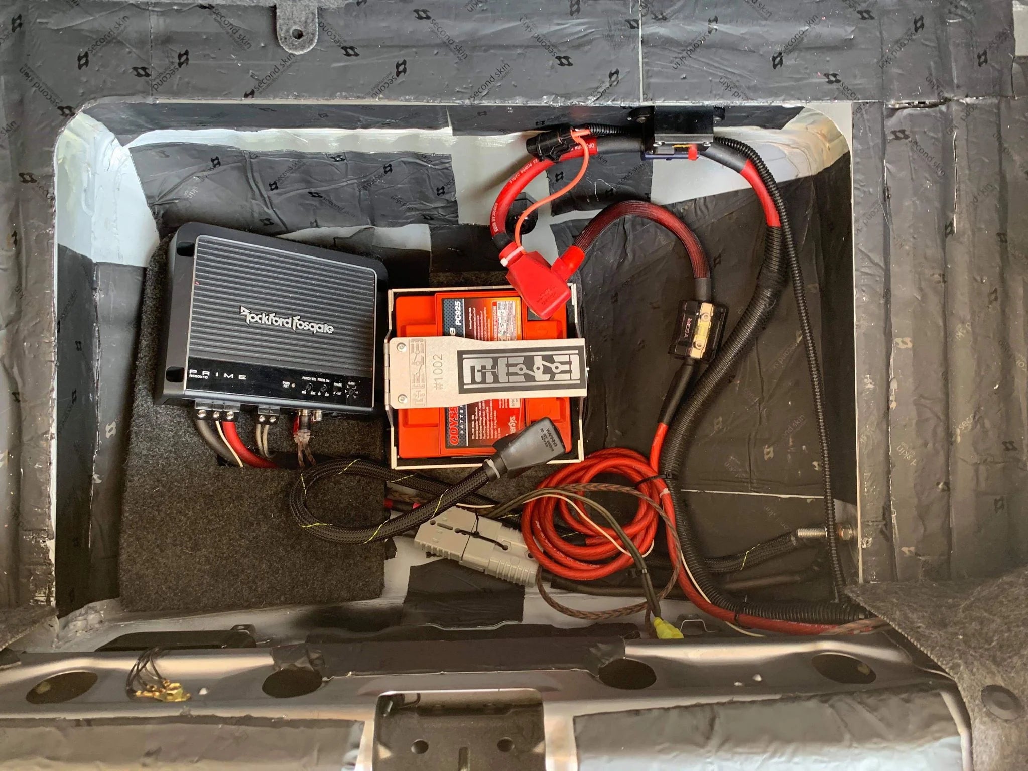 MeLe Design - Rally Spec Battery Mount 900 Series